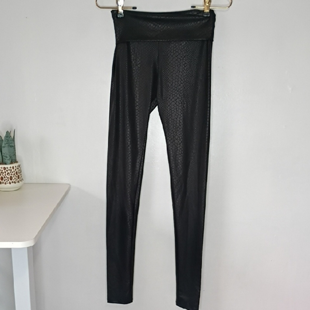 Vintage Y2K Cherish Black High-Waisted Leggings 90s Style Snake print Small